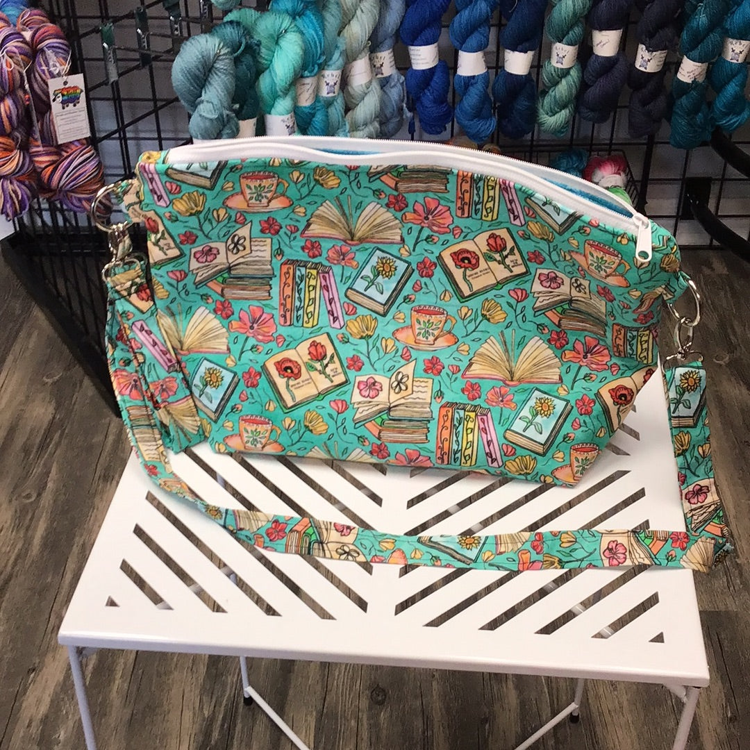 Tea & Books Large Zipper Bag