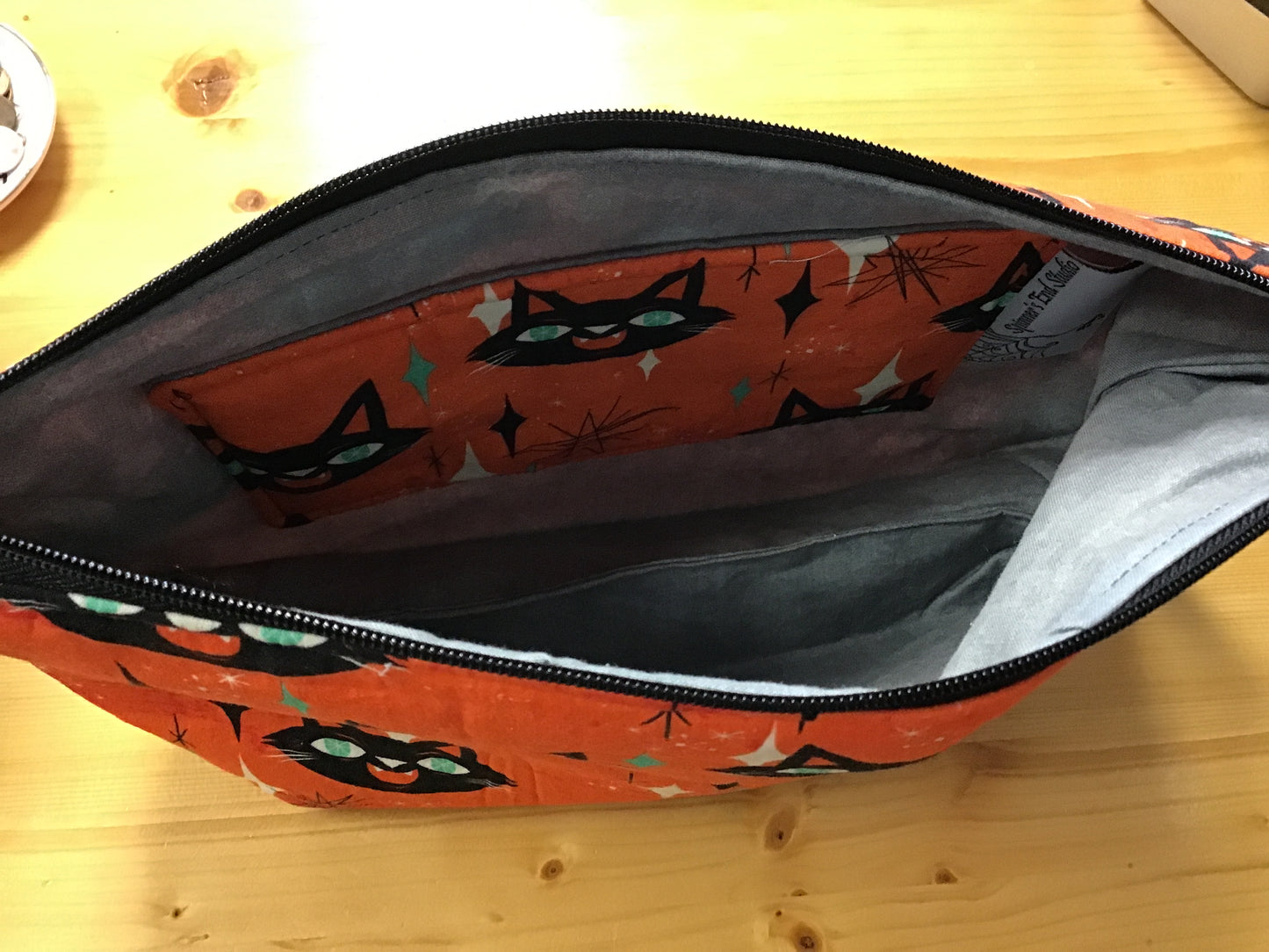 Retro Black Cat Medium Wedge Zipper Bag