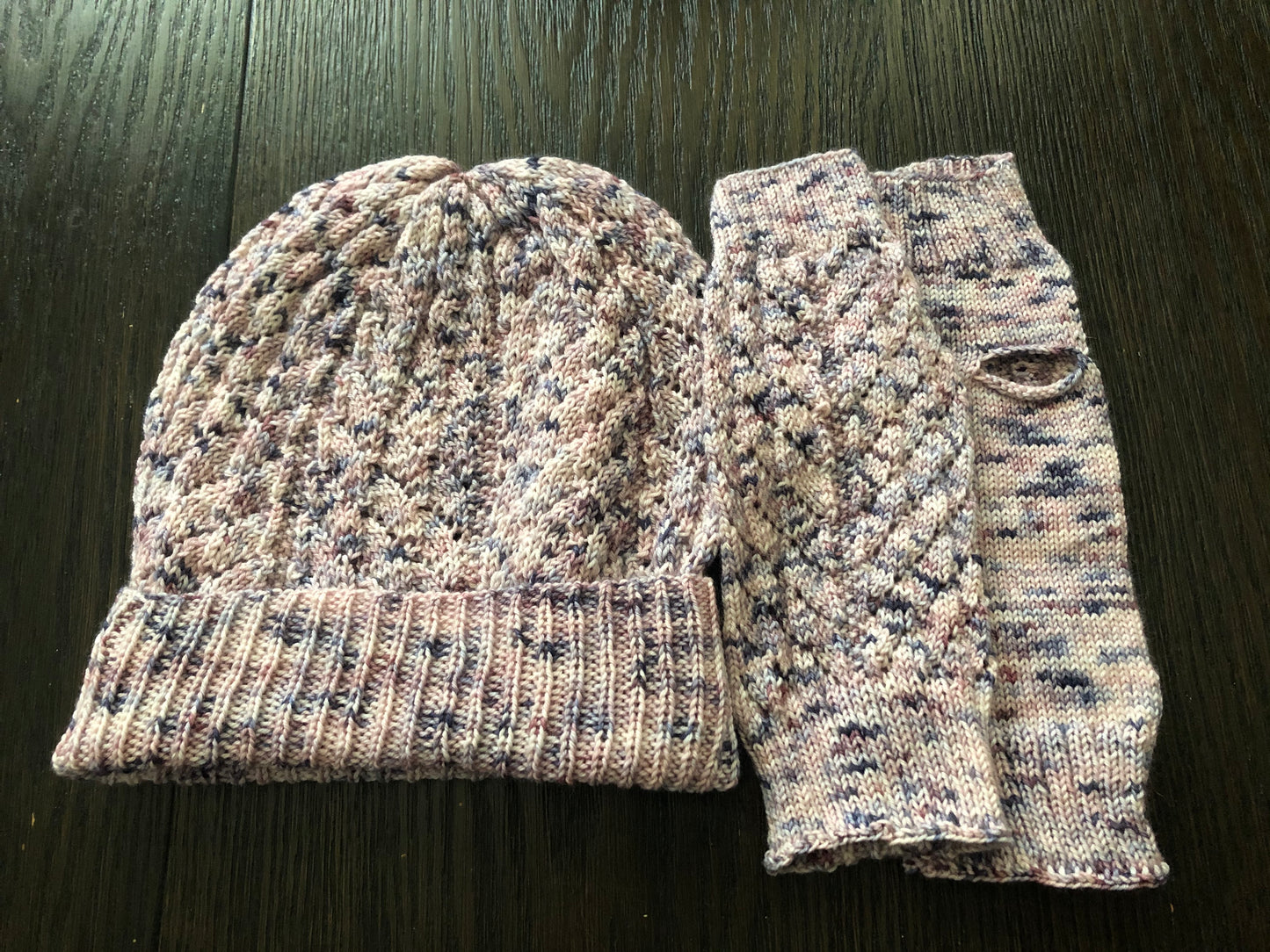 Mom's Hat & Mitts Set Pattern - digital download